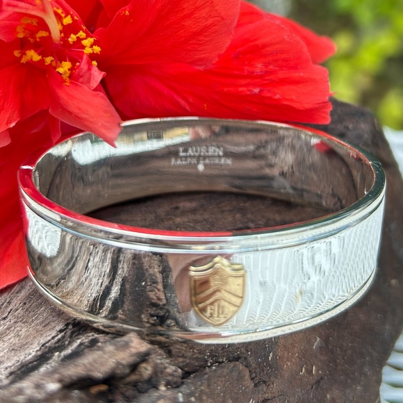 🌟Lauren by RL shiny crest hinged bangle cuff bracelet NWOT - Picture 3 of 5